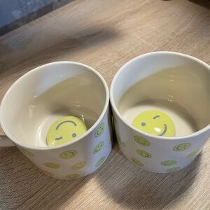 NEW Room Essentials:2-21oz Smiley Wink Face Cup w/Inside Smileyface(10)